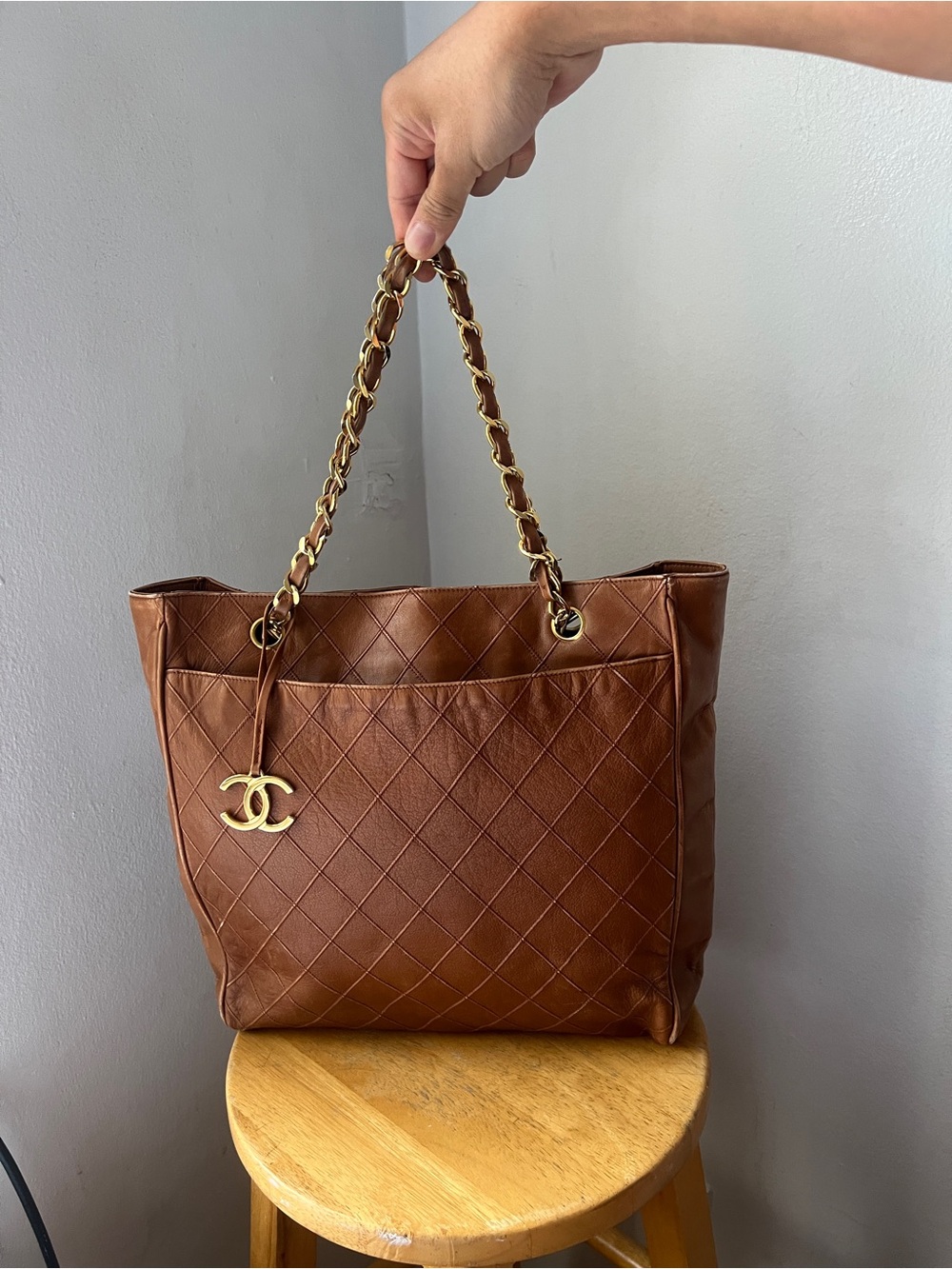 Authentic vintage Chanel CC Chain Tote Bag brown quilted leather Charm Shoulder
